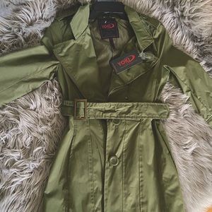 Brand new coat !!size 8/10